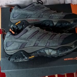 Merrill hiking shoe